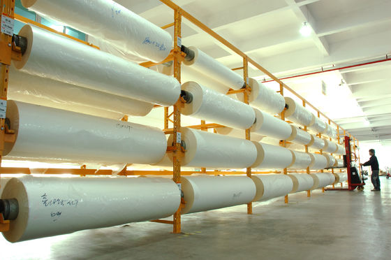 Folia do laminowania termicznego z papierową tuleją o średnicy 1 cala lub 3 cale, przezroczysty kolor i laminowanie termiczne zoptymalizowane pod kątem laminowania cyfrowego