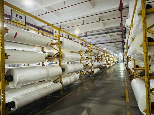 Wysokiej przejrzystości folia do laminacji termicznej PET o odporności na temperaturę do 130°C i długości niestandardowej do 6000 m