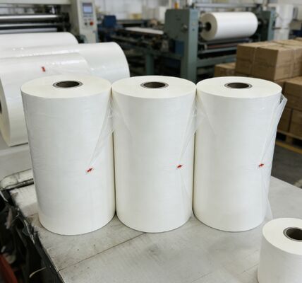 Film laminacyjny błyszczący o podwójnej obróbce bocznej z wodoodpornością i procesem wielokrotnej wytłaczania do ulepszonego opakowania