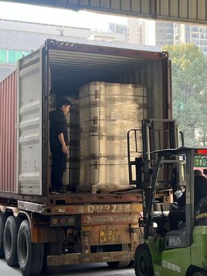 Film laminacyjny o średnicy 1 lub 3 cali z prędkością laminacji do 400 m/min i grubością 11-250 mikronów do ochrony książek