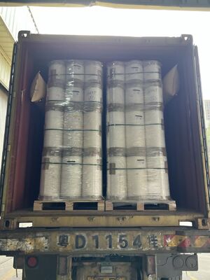 Metalizowana folia PET o odporności na ciepło do 110 °C, odporności na działanie chemiczne i gładkiej powierzchni odblaskowej do pakowania i laminowania