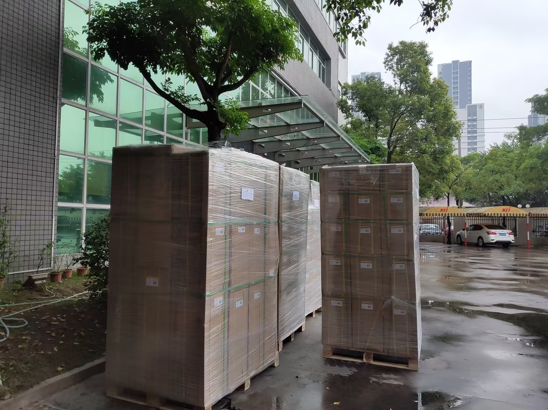 Złożone laminowanie lustrzane Eco Aluminium Film Termiczne laminowanie gotowe rozwiązanie dla Twojej firmy
