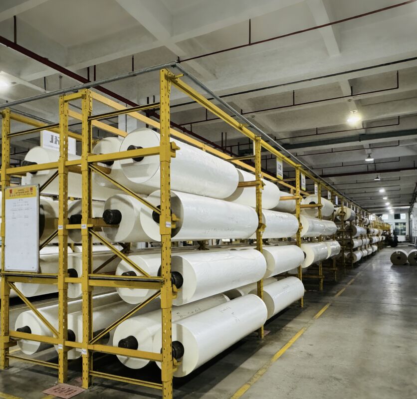 Przejrzysty folia laminująca termicznie BOPP z klejem EVA z Korei i szerokością 2200 mm dla przejrzystej powłoki ochronnej