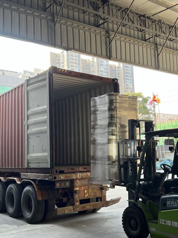 Rola z podwójnym koronowanym filmem laminacyjnym o szerokości od 100 mm do 2200 mm i lepkiem termicznym klasy spożywczej