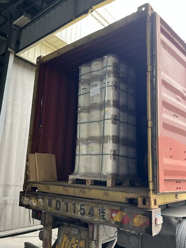 Film laminacyjny do książek z prędkością laminacji 400 m/min. Wysoka odporność na roztrzask i okres trwałości 12 miesięcy dla trwałej ochrony