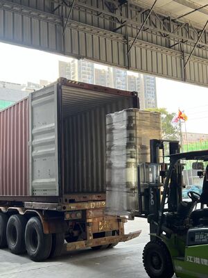 Rola z podwójnym koronowanym filmem laminacyjnym o szerokości od 100 mm do 2200 mm i lepkiem termicznym klasy spożywczej