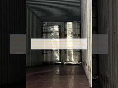 Wysokiej jakości folia ochronna powierzchni odporna na zarysowania, stworzona w procesie wielokrotnej ekstruzji, zapewniająca trwałe i solidne pokrycie powierzchni.