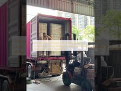 Błyszcząca folia laminacyjna zapewniająca poziom połysku powyżej 90 GU, zaprojektowana w celu poprawy połysku powierzchni i odporności na zarysowania