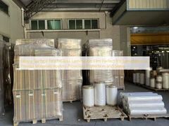 Błyszczące wykończenie powierzchni. Folia do laminacji błyszczącej. Idealna do laminowania materiałów drukowanych, plakatów, zapewniająca ochronę i połysk.