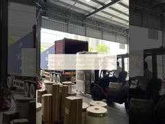 Folia do laminowania termicznego z poliestru PET z klejem aktywowanym ciepłem, zapewniająca laminowanie i długotrwałą ochronę