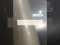 Laminowanie do druku cyfrowego PET Termiczna folia do laminowania Miękka twardość Błyszczące wykończenie powierzchni Odpowiednie do laminowania